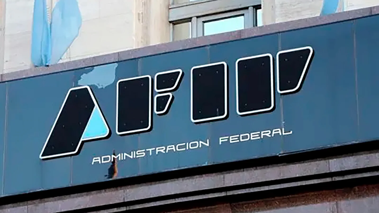 Según la AFIP, la recaudación cayó fuertemente en junio